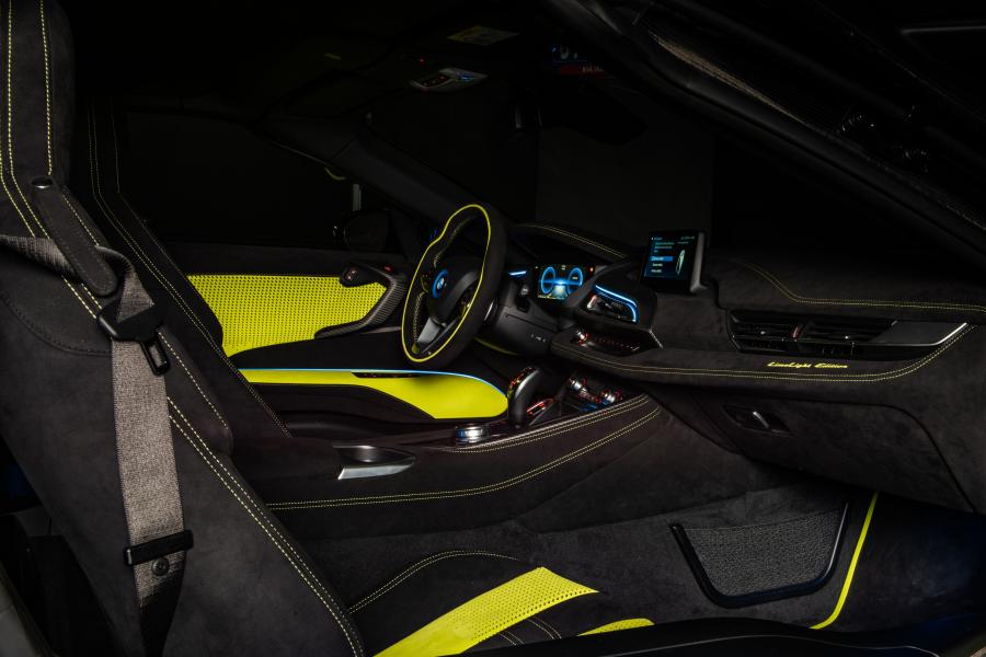 Интерьер BMW i8 Roadster LimeLight Edition 2019 года  (фото 16 из 19)
